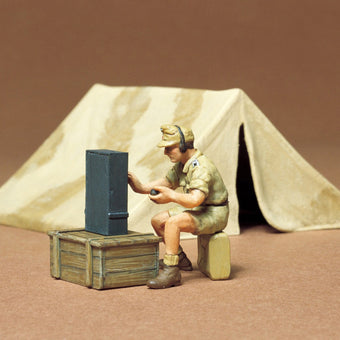 Tamiya 1/35 Tent Set with German Soldier