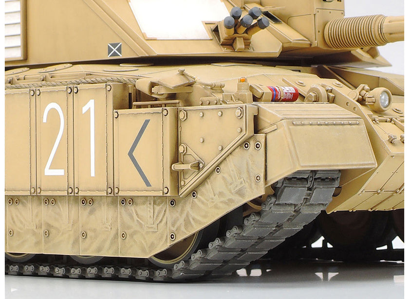 Tamiya 1/35 British MBT Challenger 2 (Desertised)
